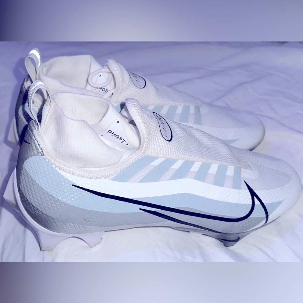 White 2023 men’s 9’s Nike vapor cleats. Only worn to two practices.